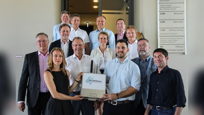 Die Bürgermeister der NordAllianz-Kommunen mit Vertretern der ausführenden Firmen. (Foto: NordAllianz)