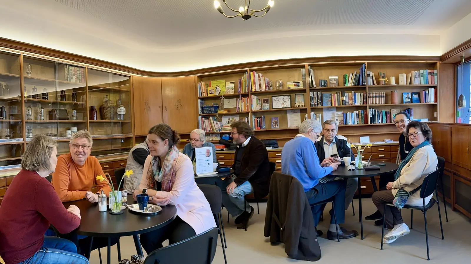 Reger Besuch herrscht regelmäßig im Digital-Café in Höhenkirchen-Siegertsbrunn. (Foto: vhs SüdOst)