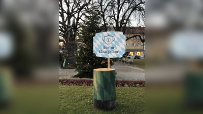 Nur noch wenige Tage, dann wird der neue Maibaum nach sieben Jahren endlich wieder seinen Stammtplatz schmücken. (Foto: hw)