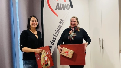 Veronika Meßner und Claudia Oberrenner von der AWO-Nachbarschaftshilfe freuen sich auf viele Spender für die gute Sache! (Foto: hw)