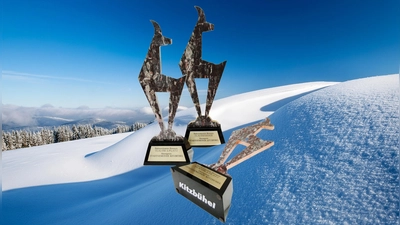 Begehrte Trophäe in Kitzbühel: die Gams als Ehrenpreis. (Foto: KI/Fotomontage)