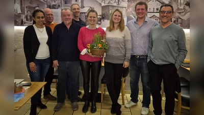Sarah Kainz, Rainer Pippig, Manfred Ludwig (Finanzvorstand) Robert Hrasky, Carolin Grimm (1. Vorsitzende), Regina Lechner, Felix Lechner (2. Vorsitzender), Michael Kaltenecker (v. l.) bilden den Vorstand. (Foto: Bündnis Zukunft Neuried e.V.)