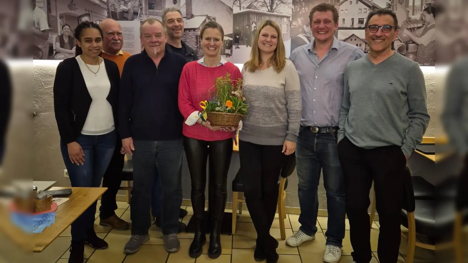 Sarah Kainz, Rainer Pippig, Manfred Ludwig (Finanzvorstand) Robert Hrasky, Carolin Grimm (1. Vorsitzende), Regina Lechner, Felix Lechner (2. Vorsitzender), Michael Kaltenecker (v. l.) bilden den Vorstand. (Foto: Bündnis Zukunft Neuried e.V.)