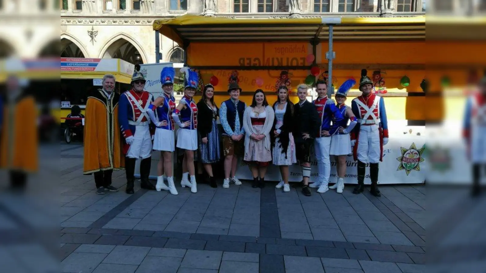 Am 11. November wurde das Jugendprinzenpaar der Faschingsgesellschaft Würmesia e.V. auf dem Münchner Marienplatz in Präsenz proklamiert. (Foto: Würmesia e.V.)