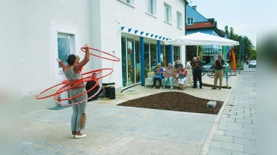 Der Circus Bambino unterhielt Groß und Klein mit Artistik und Clownerie. (Foto: ls)