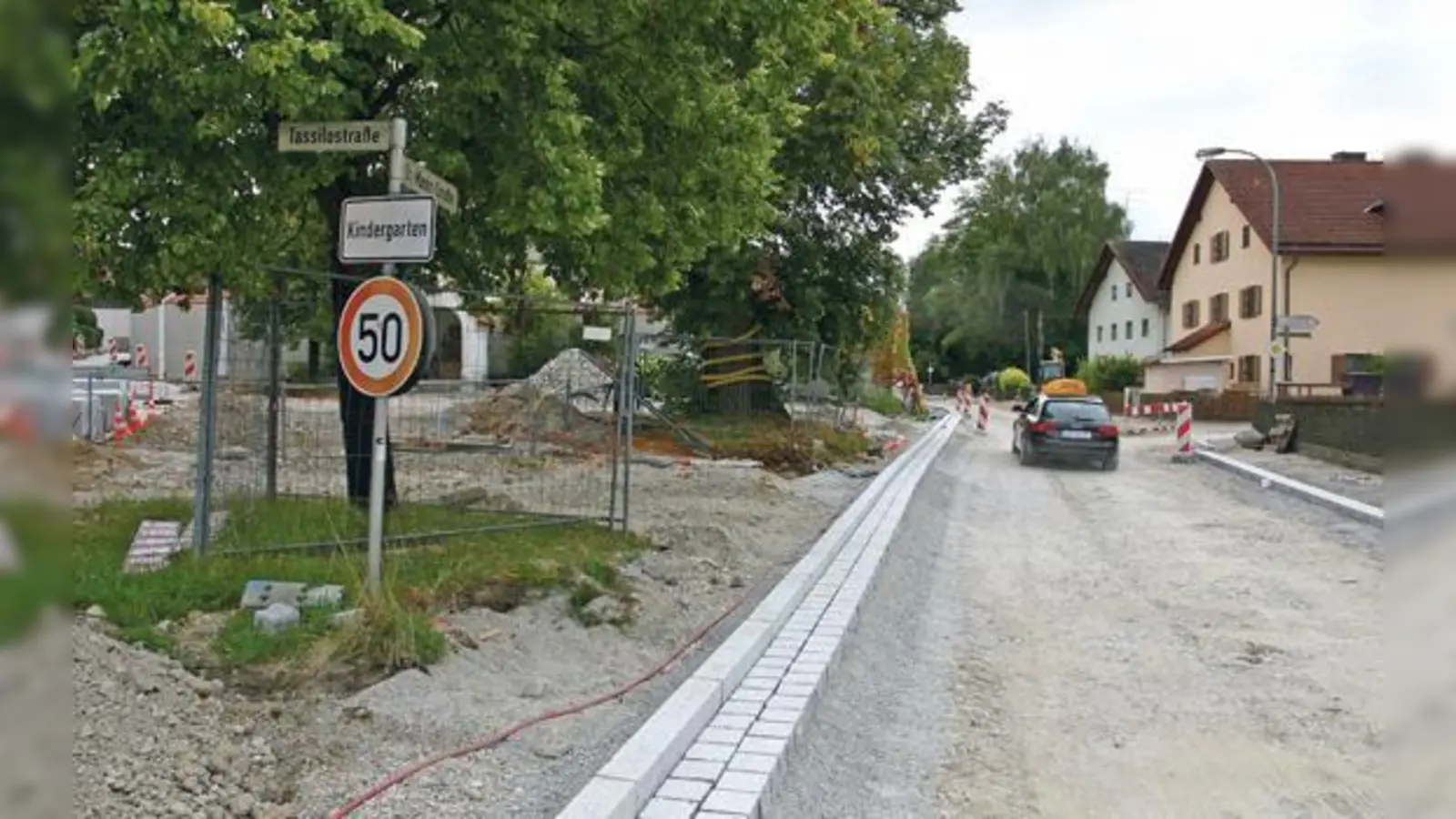 Eine gewaltige Baustelle ist die Ortsmitte in Oberneuching derzeit. Der Ort erfindet sich in Teilen neu und wird zu einem Schmuckstück umgestaltet.	 (Foto: kw)