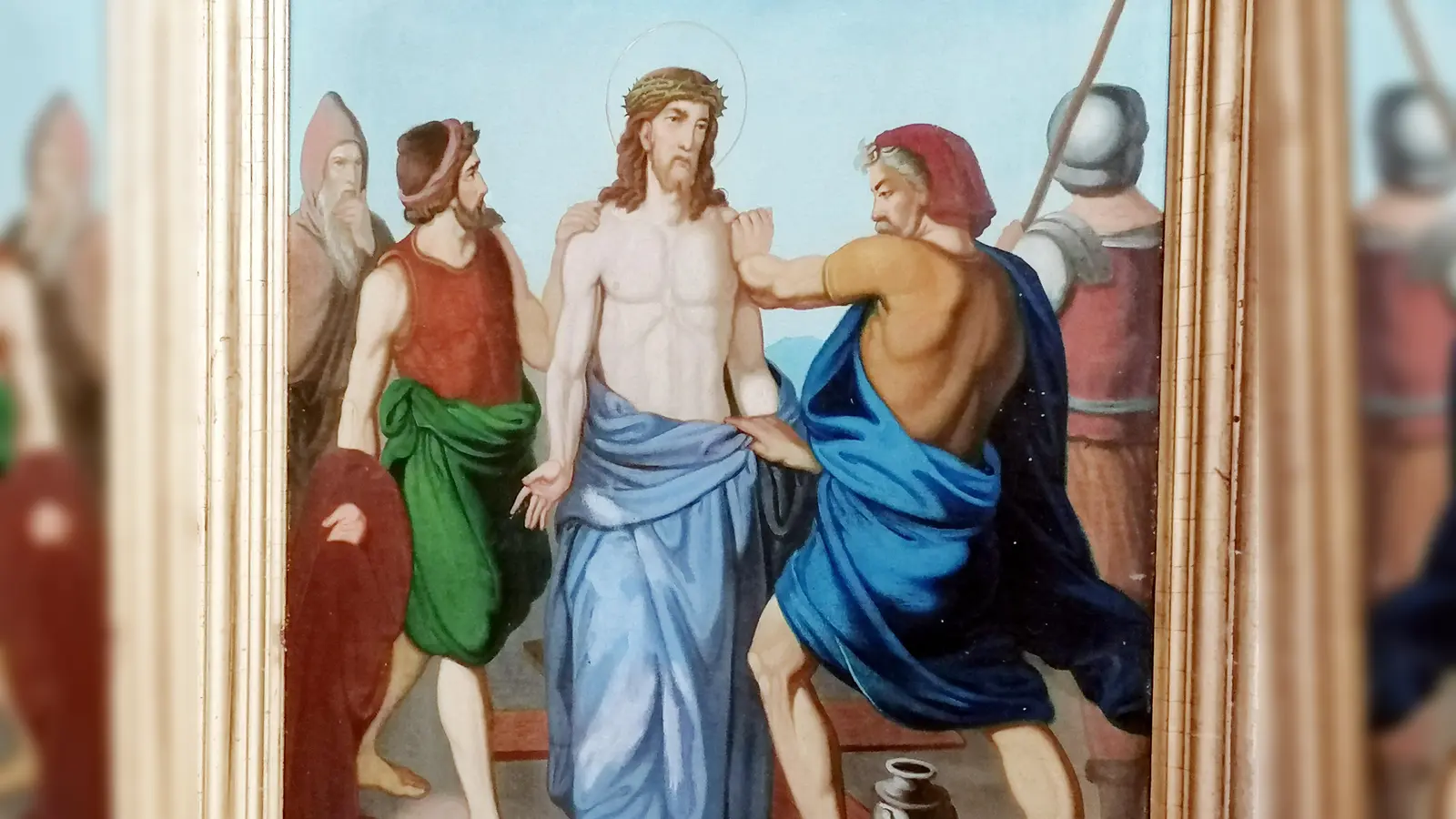 Jesus wird seiner Kleider beraubt: Kreuzwegstation in St. Peter und Paul. (Foto: job)