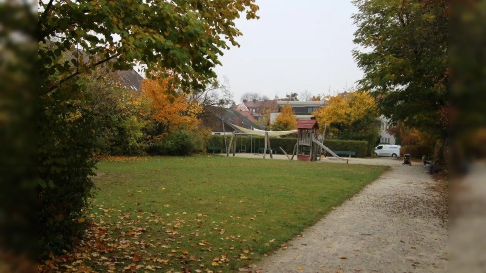 Auf dem Spielplatz am Tizianplatz soll ein Bolzplatztor installiert werden. (Foto: sb)