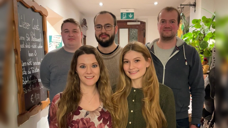 Im Vorstand der Jungen Liberalen Starnberg-Landsberg: Jakob Wörlein, Leon Graf zu Stolberg-Stolberg und Leonard Coenen (v.l.) sowie Angela Rehekampff (l.) und Natalie Ittlinger. (Foto: Junge Liberale)
