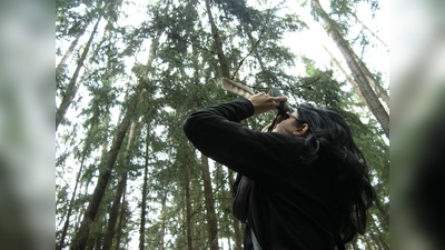 Vogelbeobachtung. (Foto: Christiane Geidel, LBV Bildarchiv)