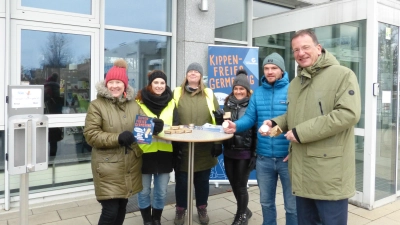 Auftaktveranstaltung vor dem Germeringer Rathaus für die Aktion „kippenfreies Germering”.  (Foto: pst)