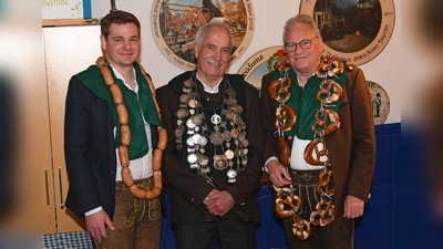 Haben das diesjährige Endschießen gewonnen (von links): Michael Niederwald, Herbert Breitenberge und Reinhold Hennes. (Foto: red)