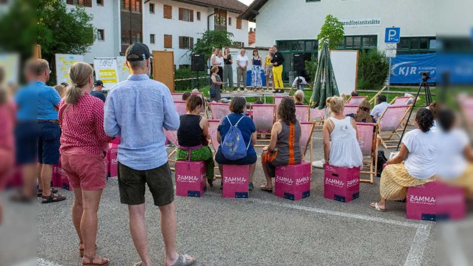Im vergangenen Jahr fand „Zamma” in Holzkirchen statt. Der Durchführung des Festivals ging auch damals eine Ideenwerkstatt voraus, wie man hier sehen kann. (Foto: © Bezirk Oberbayern)