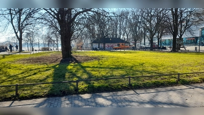 Auf dieser Grünfläche könnte im Sommer ein Pop-up-Biergarten entstehen. (Foto: Beatrix Köber)