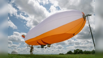 Auch ein Forschungszeppelin, der sonst Schadstoffe in der Luft misst, wird am Tag der Bundeswehr über den Campus schweben.<br> (Foto: ©Bundeswehr/Christian Siebold)
