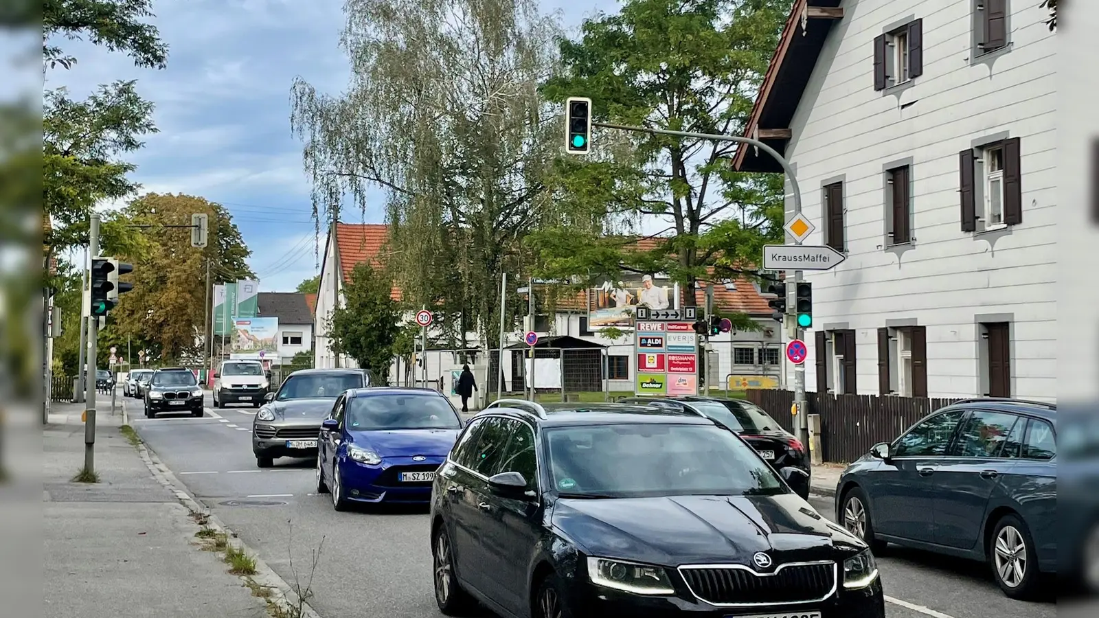 Als Nord-/ Südverbindung durch den Stadtteil ist die Eversbuschstraße stark frequentiert. (Foto: bb)