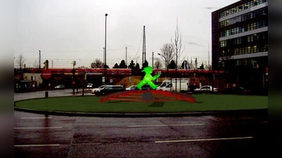 Der grüne Ampelmann des Laimer Künstlers Stefan Jherek Rusnak, der den Laimer Kreisel beleben soll, hat Konkurrenz bekommen. Die CSU Laim-West will stattdessen dort eine Dampflok sehen. (Foto: tg)