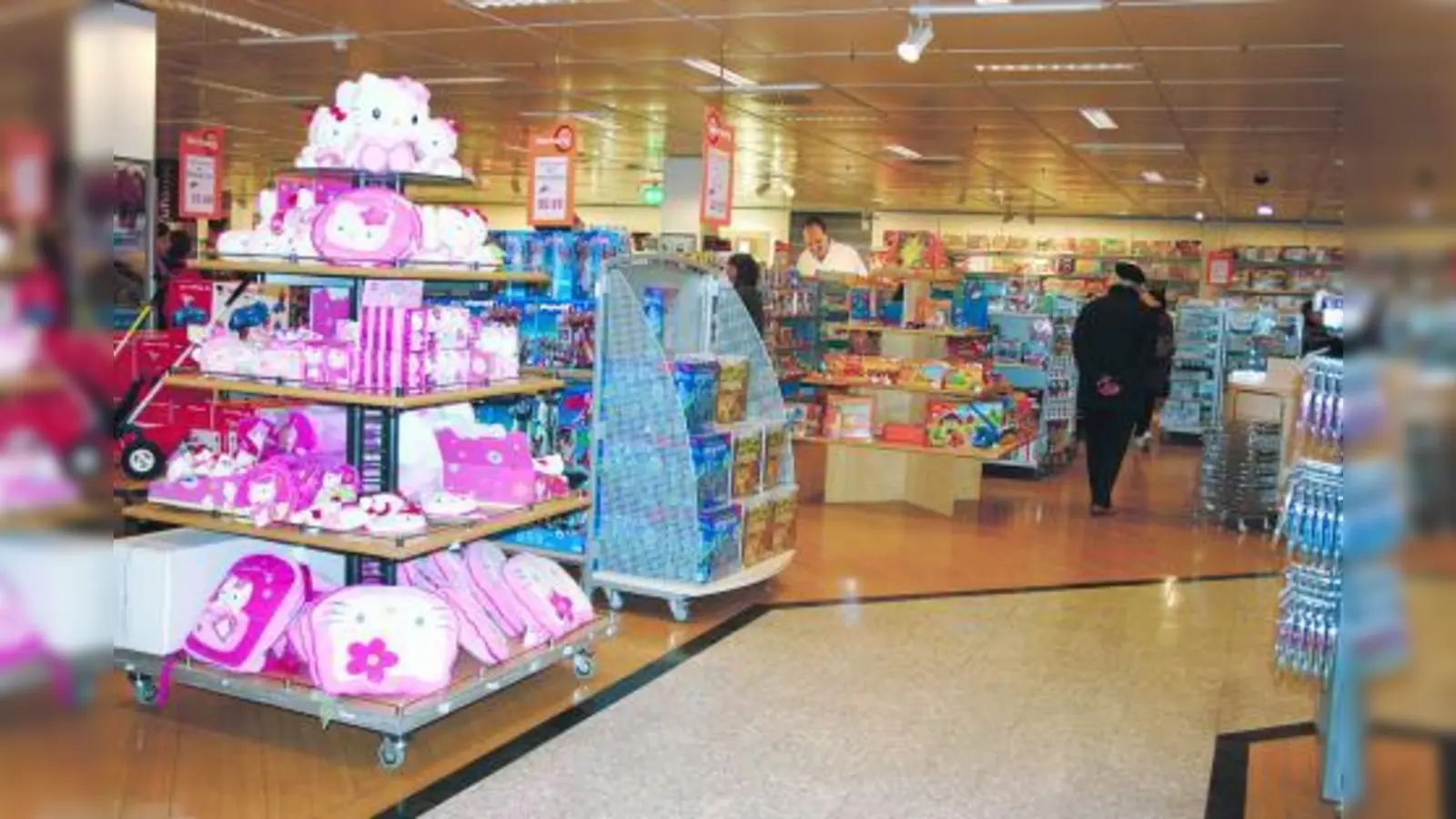 Von Hello Kitty bis Bob der Baumeister bietet die Spielwarenabteilung eine große Auswahl. (Foto: sk)