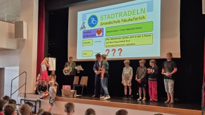 Bei der Preisverleihung im Bürgerhaus Neukeferloh durfte sich jedes Kind der Grundschule über einen Gutschein für eine Kugel Eis freuen. (Foto: Gemeinde Grasbrunn)