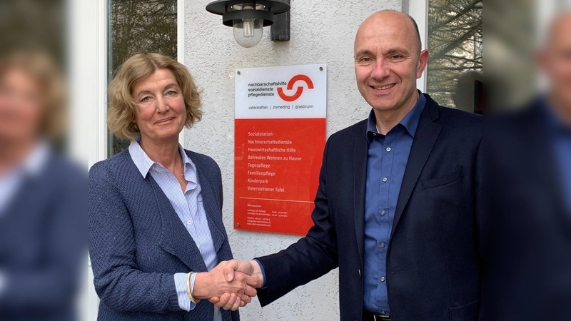 Auf eine gute Zusammenarbeit: Martina Haack und Oliver Westphalen. (Foto: NBH)