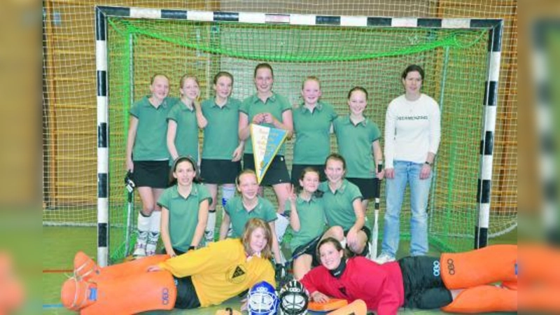 Freuen sich über den Bayerischen Meistertitel: Die Hockey-Mädchen des TUS Obermenzing. (Foto: pi)