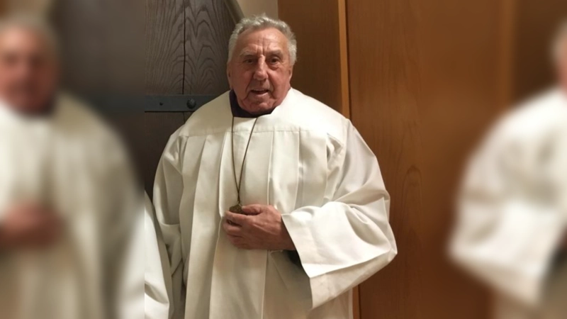 Bei den Gottesdiensten, Andachten und kirchlichen Feiern attestierte Fritz Loibl als treuer Messdiener. (Foto: Pfarrgemeinde St. Sebastian)