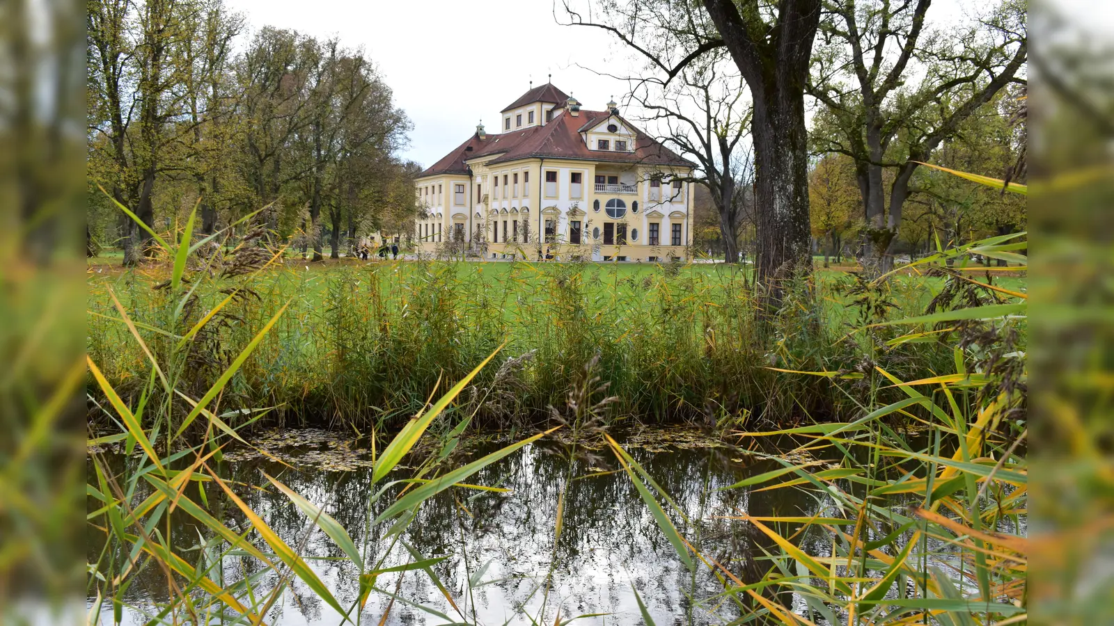 Lustheim, das ist mehr als nur das Schloss. Die Bewohner des Ortes feiern am Dienstag Fasching. (Foto: Daniel Mielcarek)