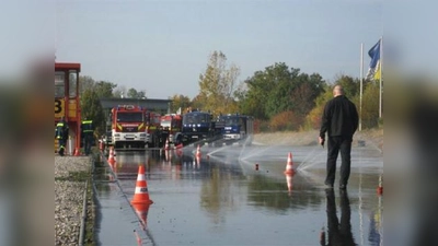 Damit gleich entsprechend geübt werden konnte, korrigierte der Fahrtrainer sofort per Funk. (Foto: THW München-West)
