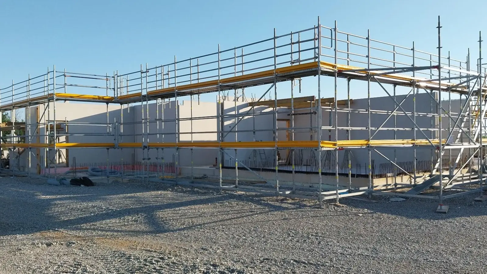 Der Neubau schreitet gut voran und alles läuft planmäßig. (Foto: vli)