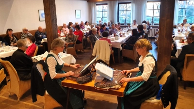 Für eine besinnliche Stimmung beim „Paradeisl-Nachmittag“ sorgte auch das „Wintergarten-Duo”. (Foto: privat)
