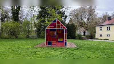 Nach dem Winterschlaf ist es nun wieder geöffnet: das Lichthaus im Schlosspark.  (Foto: Gemeinde Ismaning)