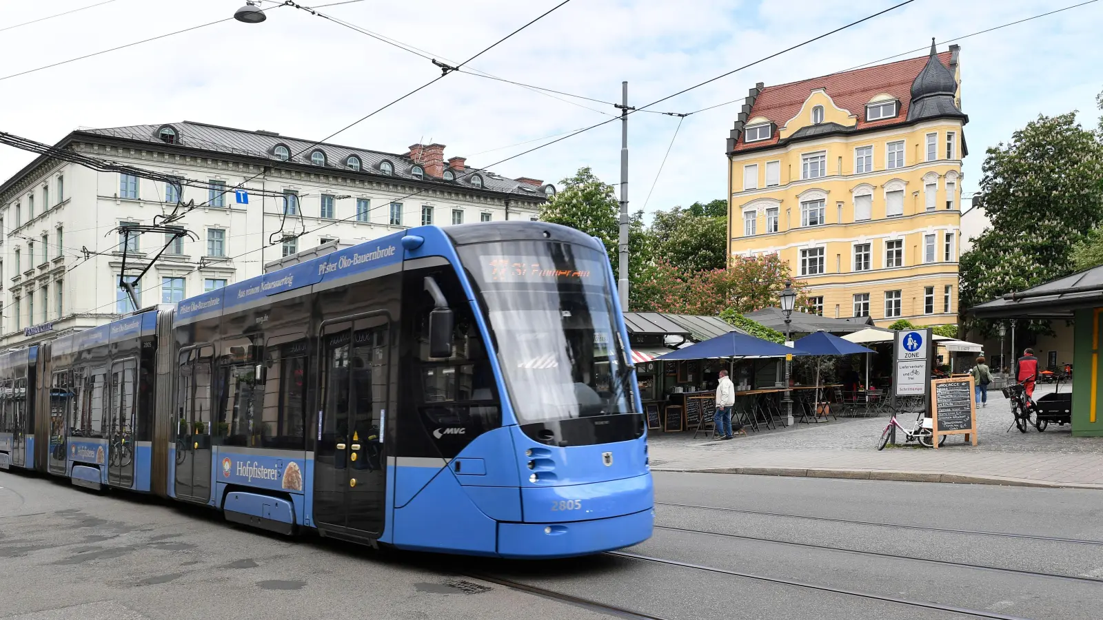Die Tram 17 fährt wieder auf ihrem regulären Linienweg durch Haidhausen (hier am Wiener Platz). (Foto: SWM/MVG)
