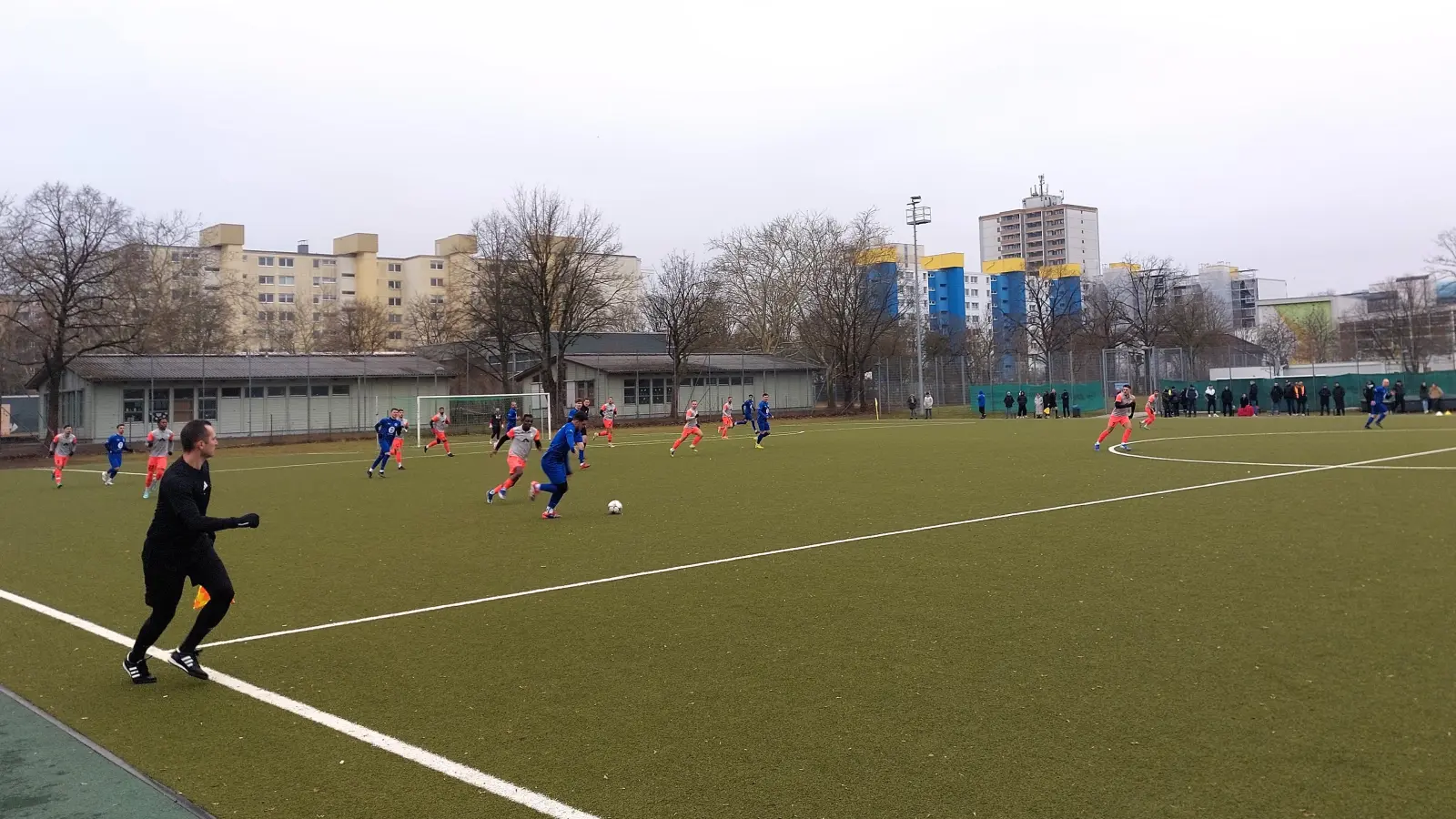 Auf der Bezirkssportanlage Bert-Brecht-Allee wird nach fast 20 Jahren wieder Landesliga-Fußball zu sehen sein: Der SVN München hat den Aufstieg perfekt gemacht. (Archivbild: bas)