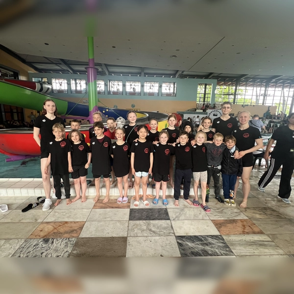 Dass Schwimmen Spaß macht, bewiesen die Wettbewerbs-Teilnehmer vom SV Lohhof.  (Foto: SV Lohhof)