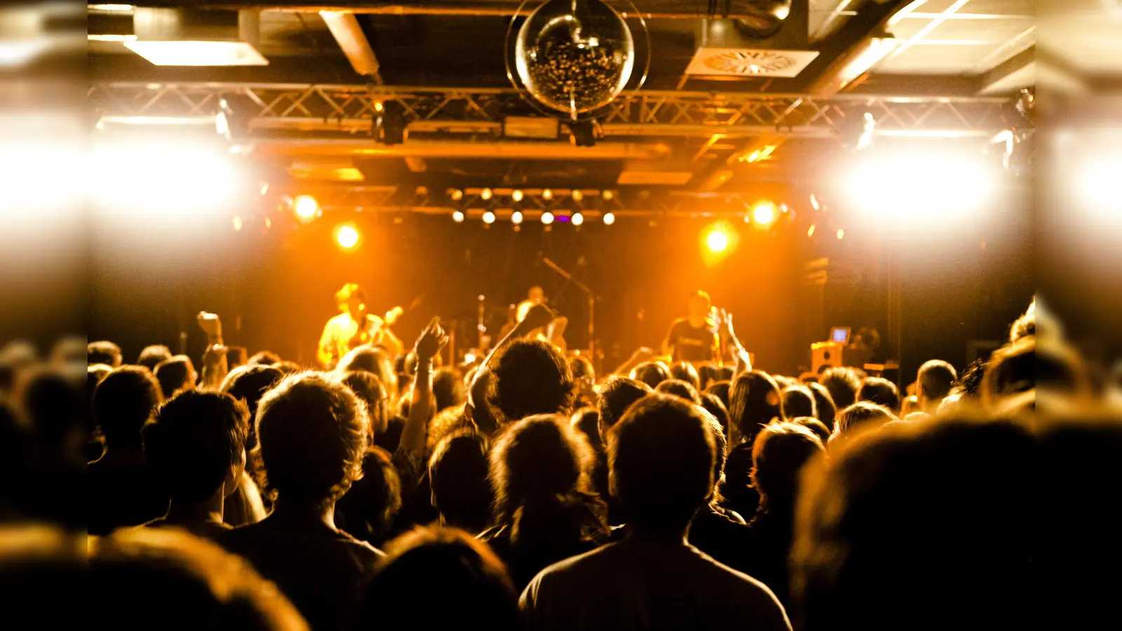 Bei ca. 500 Jugendkulturveranstaltungen pro Jahr bringt Feierwerk gut 1.000 Künstler und Bands in die Viertel. (Foto: Severin_Schweiger)