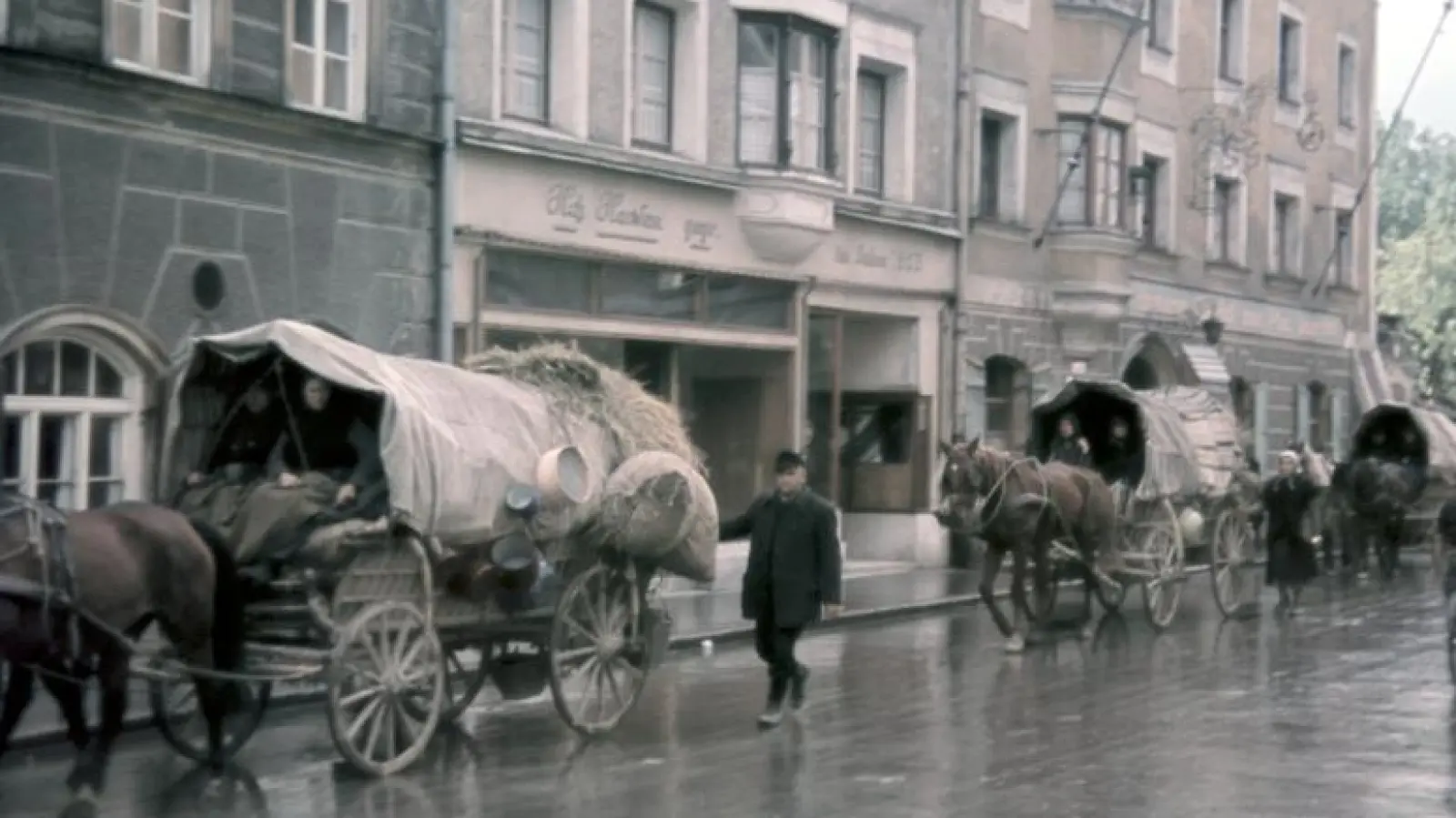 Flüchtlingstreck aus der Batschka im Jahr 1944 in Trostberg, auf der Durchreise nach Garching. (Foto: P. Hitzelsperger)
