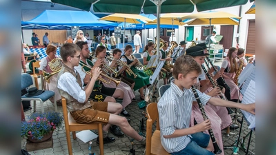 Für die Musik beim Hoffest sorgt die Feldkirchner Blaskapelle höchstpersönlich. (Foto: VA)