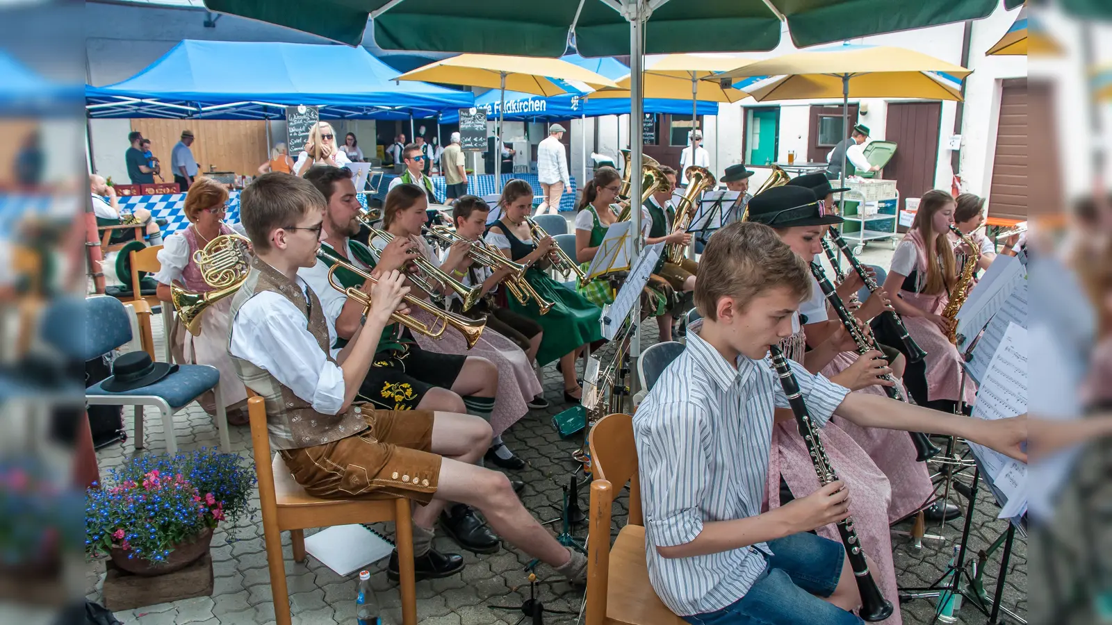Für die Musik beim Hoffest sorgt die Feldkirchner Blaskapelle höchstpersönlich. (Foto: VA)