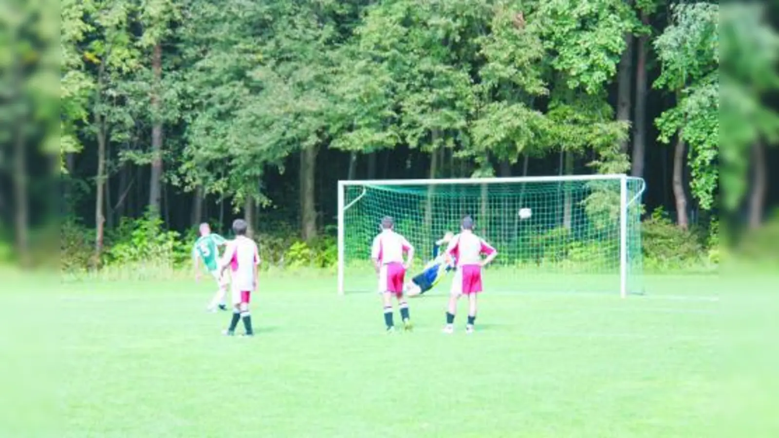 Adem Kaltak trifft per Foulelfmeter für den TSV Allach 09 zum 4:1-Sieg im Derby gegen den SV Lochhausen. (Foto: pi)