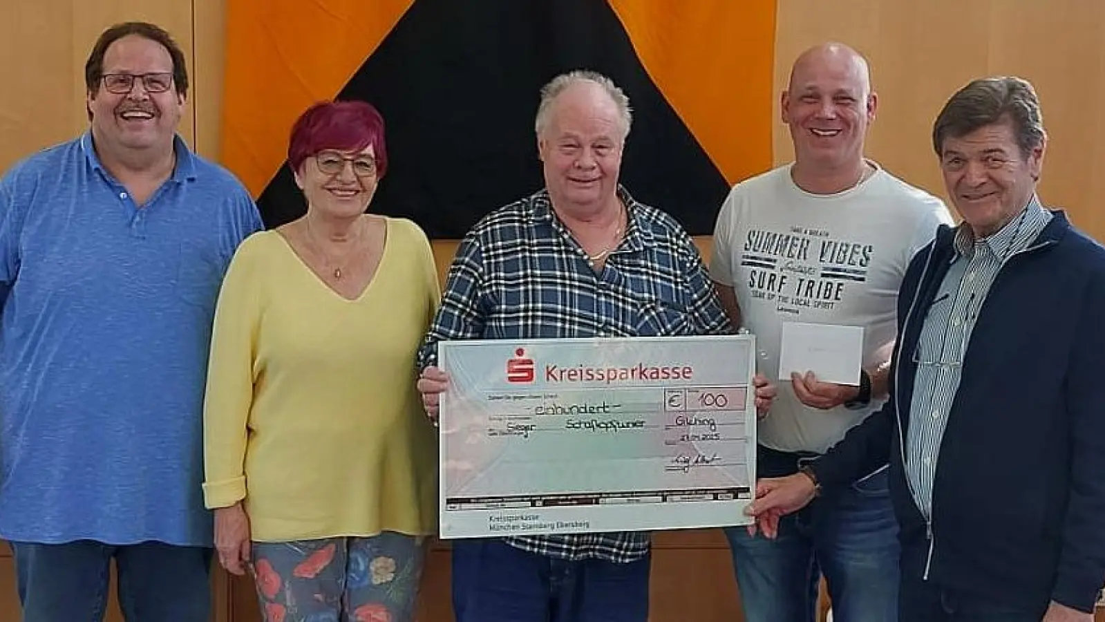 Freude bei der Siegerehrung (v.l.): Jürgen Schulz (Turnierleiter), Angela Schulz (3. Platz), Sieger Günter Steininger, Holger Sperling (2. Platz) und Albert Krieg (Vorsitzender Kolpingsfamilie).<br>  (Foto: Kolpingsfamilie)