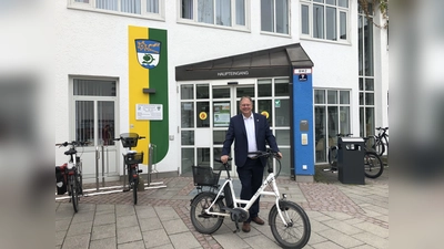 Unterhachings Bürgermeister Wolfgang Panzer darf sich im Namen seiner Gemeinde über einen hervorragenden 4. Platz beim Landkreis-Ranking freuen.  (Foto: hw)