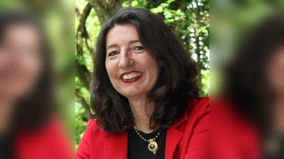 Kulturwissenschaftlerin Annegret Braun spricht zum Thema: Karrierefrau, Powerfrau, Familienfrau - und was war vorher? - im Gemeindesaal von Maria Königin. (Foto: VA)