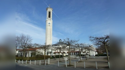 Die katholische Kirche St. Peter in Heimstetten (Gemeinde Kirchheim).  (Foto: Carl Steinbeisser, CC BY-SA 3.0)