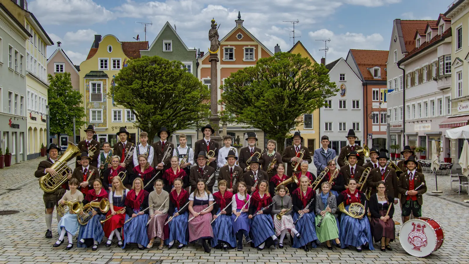 Die Stadtkapelle Weilheim und die Jugendkapelle WOW treten gemeinsam auf. (Foto: Pirmin Mohr)