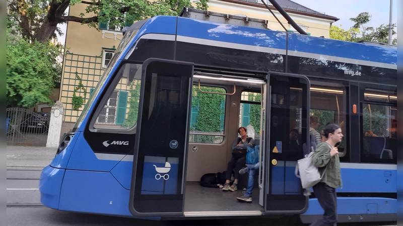 Bei Trambahnen und Bussen wird es am Sonntag wegen der Radsternfahrt zahlreiche Ausfälle geben.  (Symbolbild: mha)