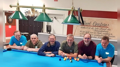 Siegreich für Markt Schwaben (Von links): Bernhard Otto, Manfred Kammerloher, Hannes Dorsch, Thomas Deuter, Ralf Hentschel und Alexander Hammele. (Foto: PBC)