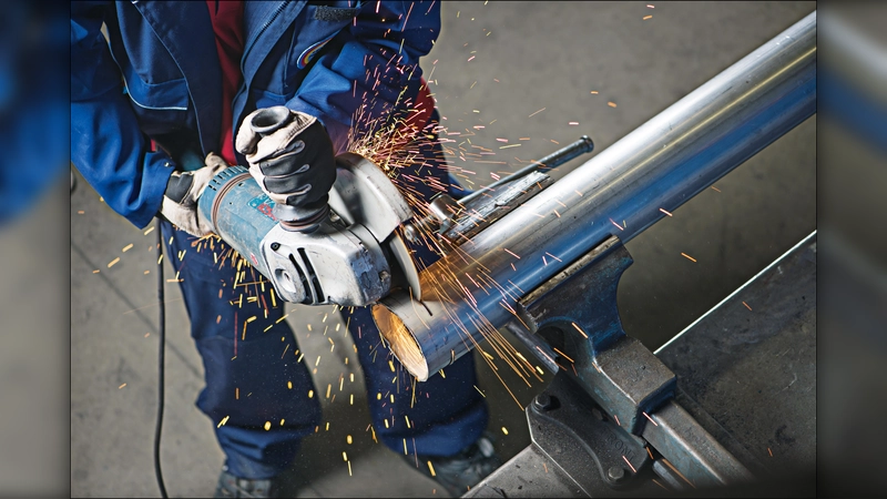 Präzise Planung trifft auf starkes Handwerk: Wer als Behälter- und Apparatebauer arbeitet, braucht einen kühlen Kopf und ein gutes Händchen, um anspruchsvolle Produktionsanlagen Wirklichkeit werden zu lassen. (Foto: zeitzustarten.de/ZVSHK)