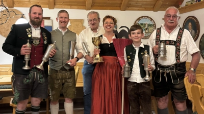 Die glücklichen Vereinsmeistern und Gewinner der Schützengesellschaft (v.l.n.r: Michael Schneider, Tobias Hentschel, Josef Bock, Anja Lehmann, Quinn Preuß, Herbert Schäfer).<br>  (Foto: SG Hechendorf-Güntering)