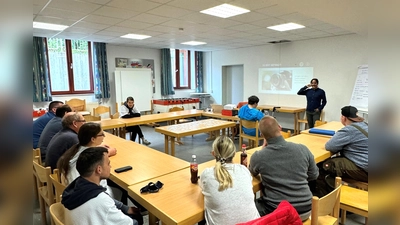 Workshop mit Sophia Kiehlmann: Die Medienpädagogin erläuterte, wie sie in Sozialen Netzen die eigenen Daten geschützt werden können.  (Foto: Monsignore Bleyer Haus)