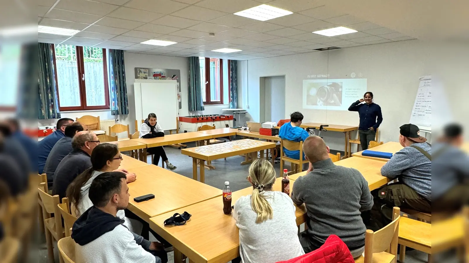 Workshop mit Sophia Kiehlmann: Die Medienpädagogin erläuterte, wie sie in Sozialen Netzen die eigenen Daten geschützt werden können.  (Foto: Monsignore Bleyer Haus)